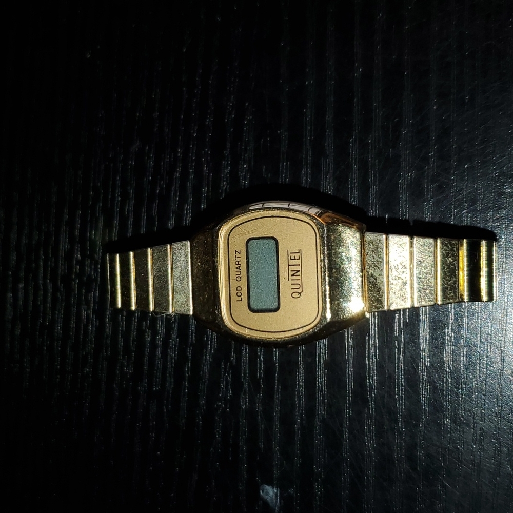 WATCH LCD QUARTZ QUINTEL